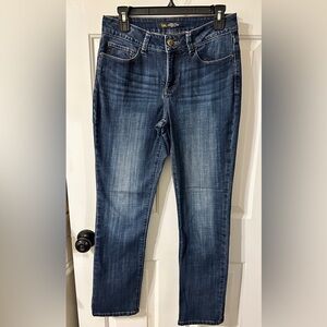 Lee regular fit straight leg mid rise secretly shapes jeans. Size 6.